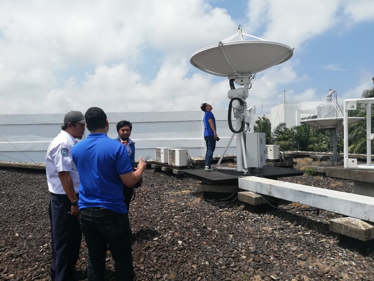 NPP antenna inspection on the BMKG Balikpapan roof